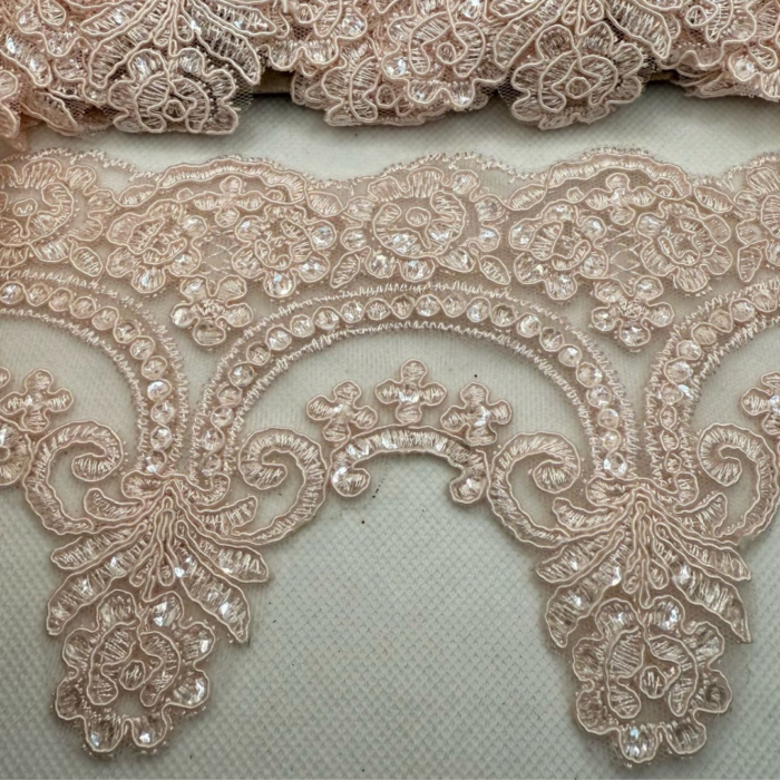 Pizzo Rebrodè con Paiettes ROSA (H. 11cm.)